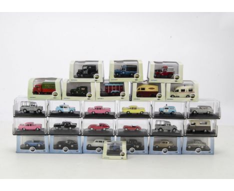 OO Scale Cars and smaller vehicles by Oxford Diecast: forty-two assorted Cars, Land-Rovers and other vehicles, (some duplicat