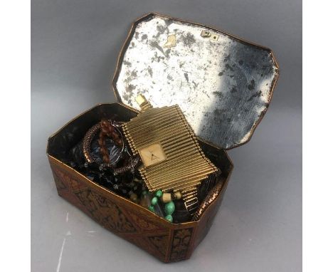LOT OF VINTAGE BIJOUTERIE, including amber style necklace and bracelets