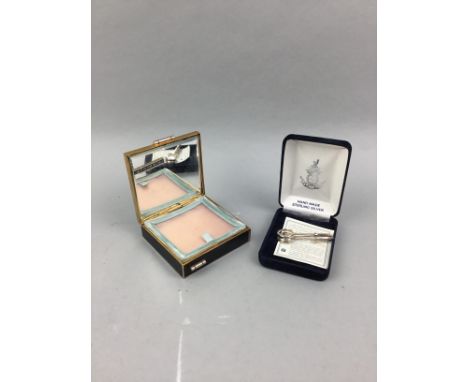 FRENCH ART DECO COMPACT, along with a silver lapel/tie clip, also various vintage games including dominoes and draughts, and 