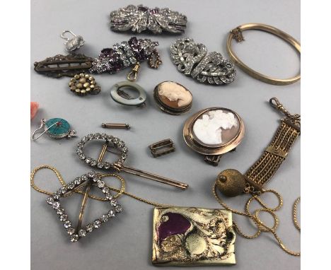 LOT OF VINTAGE BIJOUTERIE, including paste set clips, cameo brooches, rolled gold bangle and others