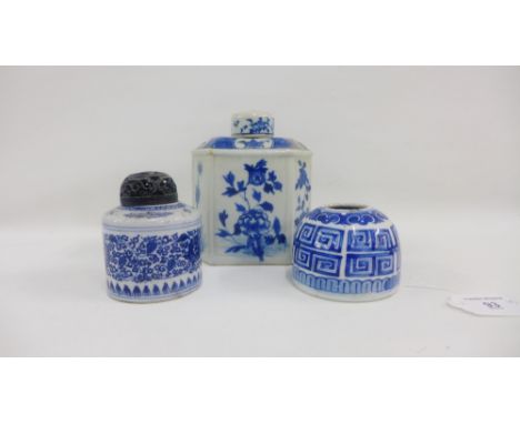 Chinese hexagonal blue and white caddy and cover with four character Kangxi marks to the base, but likely later, together wit