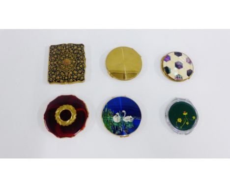 Collection of six vintage powder compacts to include Stratton etc. (6) 