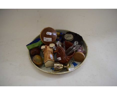 VARIOUS SMALL ITEMS TO INCLUDE ENAMEL FINISHED DISHES, MODEL COTTAGE, TURNED WOODEN TOADSTOOL ETC