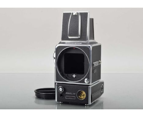 A Hasselblad 500EL/M 10 Years On The Moon Camera Body, chrome, camera number 0911, serial no UE 1313596, untested, body G, so