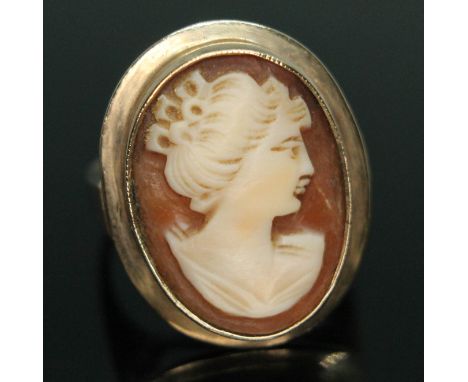 A hallmarked 9ct gold shell cameo ring, gross wt. 5.36g, size N.  Condition - good, general wear only.