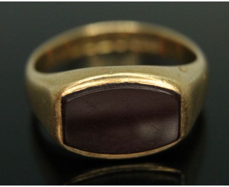 An 18ct gold carnelian slab signet ring, sponsor's mark 'S.U.Ltd', Birmingham 1925, gross weight 6.92g, size P.  Condition - 