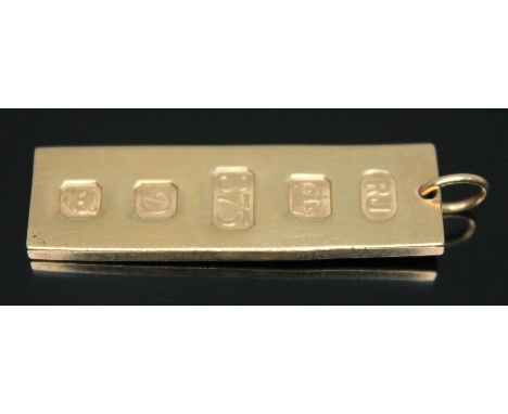 A hallmarked 9ct gold ingot, wt. 15.34g, length 43mm.  Condition - ding to reverse, general wear.