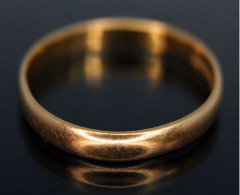 A hallmarked 22ct gold wedding band, wt. 2.66g, size O/P.  Condition - good, minor wear only.