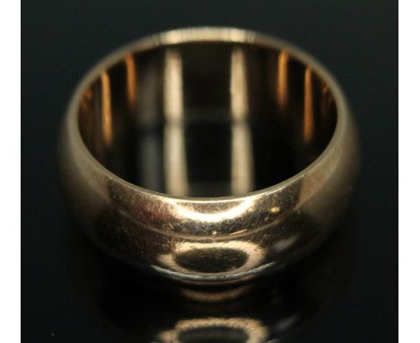 A hallmarked 9ct gold wedding band, wt. 7.85g, size P.  