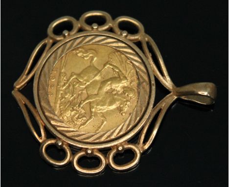 George V 1926 half sovereign mounted in 9ct gold, gross wt. 8.14g. Condition - good, general wear only, appears damage/repair