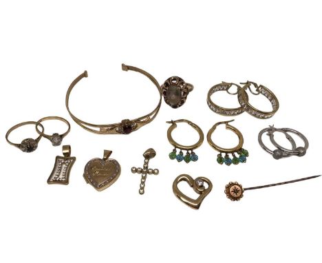 Group of 9ct gold jewellery including three gem set rings, three pairs of hoop earrings, four pendants, Victorian stick pin a