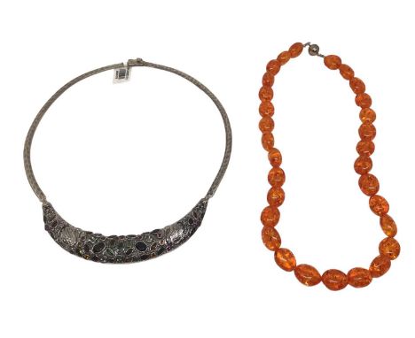 Contemporary silver gem set 'Bali Legacy Collection' necklace, boxed as new, together with an amber bead necklace (AIG gemsto