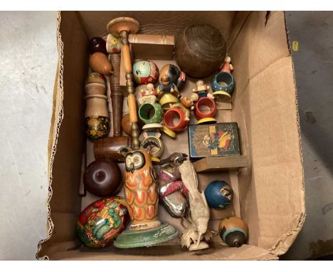 Vintage painted treen owl hat stand and lot treen and lacquer work