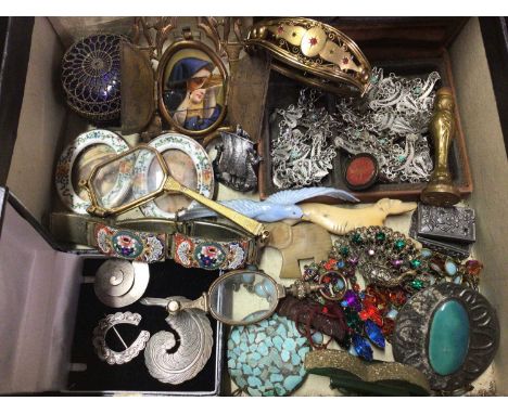 Group of antique and vintage jewellery including silver brooches, two pairs of lorgnettes, Victorian gilt metal bangle, seals