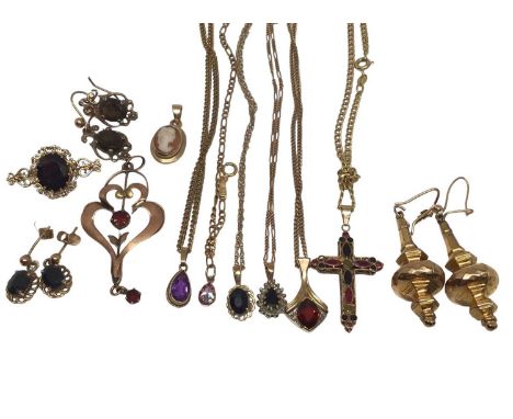 Group of gold and gem-set jewellery to include an Edwardian pendant, ruby sapphire and peridot cross pendant, pair of Victori