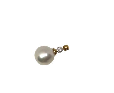 18ct gold mounted South Sea cultured pearl and diamond pendant, 28mm overall length, the pearl measures 15.7mm wideWeight 6.5