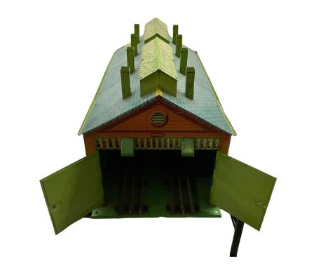 Railway Hornby O gauge tinplate Engine Shed (unboxed) plus station No 2E (Windsor) boxed.