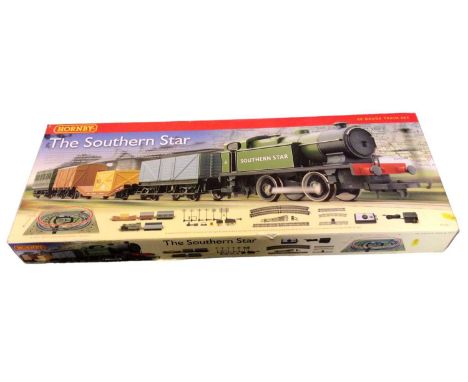 Hornby OO Gauge The Southern Star Train Set with 0-4-0 Tank Engine No.4, 12 Ton Vent Van, Plank Wagon, Lowmac &amp; Load &amp