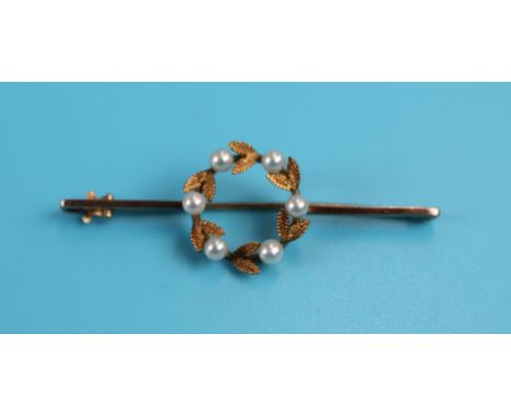 Gold &amp; pearl brooch
