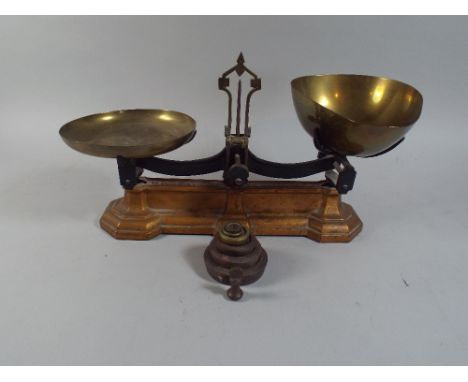 A Set of Avery Scales and Weights.