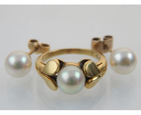 9ct yellow gold and pearl set ring, together with a pair of 9ct yellow gold and pearl ear studs
