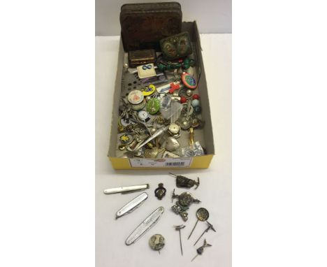 A small tray of miscellaneous items to include; pin badges, cufflinks and penknives