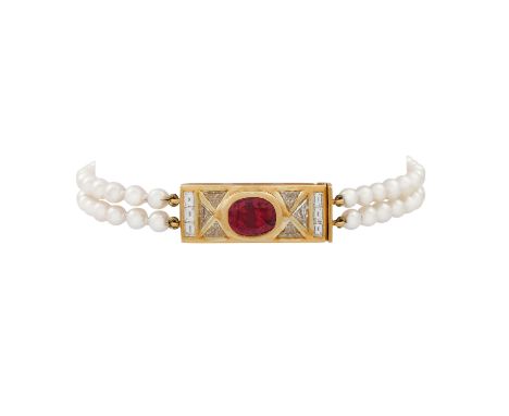 2-reihiges Perlenarmband mit Schmuckschließe, besetzt mit 1 feinen Rubin von ca. 3 ct sowie 6 Triangel-Diamanten und und 6 Ba