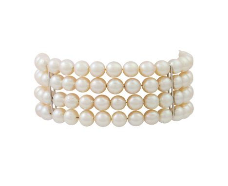 4-reihiges Perlenarmband, Akoya Zuchtperlen ca. 6-6,4 mm, sehr schöner Lüster, Schließe u. Stege WG 18K, 43,6 gr, L: ca. 18 c