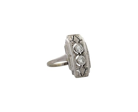 Art Déco Ring mit 2 Altschliffdiamanten, zus. ca. 0,2 ct, ca. GW (K-L)/SI-P1, WG 14K, 2,2 g, RW: 49, um 1920-30, Tragespuren,