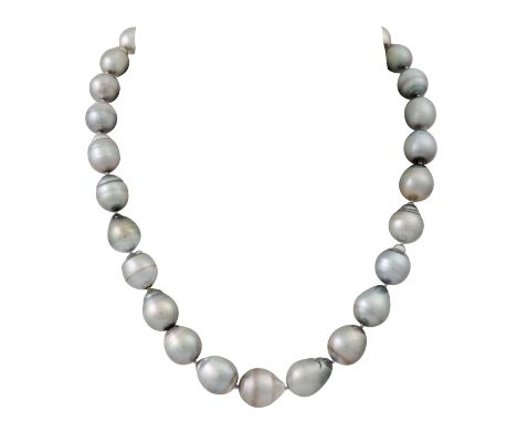 Tahiti Perlenkette, barockförmige Zuchtperlen ca. 9,9-14,4 mm, warmer grauer Farbton, KP: umger. ca. 5.300 € (Jahr 2000), Sch