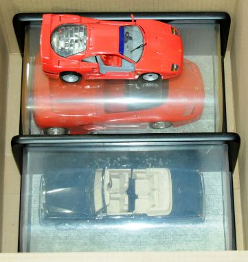 Franklin Mint - a boxed and unboxed group to include a boxed Rolls Royce Corniche IV, an unboxed 1989 Ferrari F40 which is da