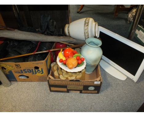 A QUANTITY OF ASSORTED SUNDRIES TO INCLUDE WORK BOOTS, HUNTING HORN ETC