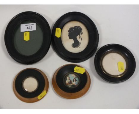 A COLLECTION OF MINIATURE PICTURE FRAMES ETC. TO INCLUDE A SILHOUETTE PORTRAIT ETC. 
