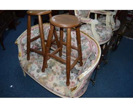 A REPRODUCTION FRENCH CREAM FRAMED THREE PIECE PARLOUR SUITE WITH FLORAL UPHOLSTERY, comprising of a two seater sofa with arc