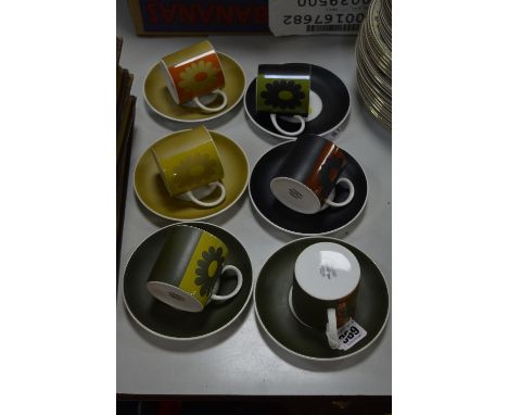 A SET OF SIX WEDGWOOD SUSIE COOPER 'CARNABY DAISY' coffee cans and saucers
