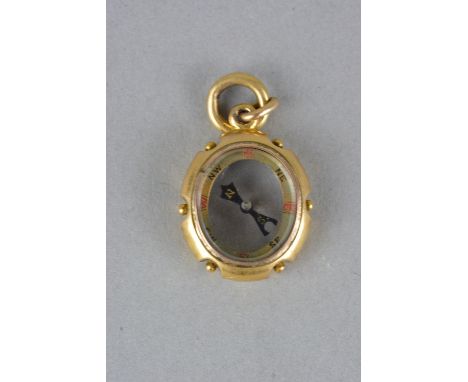 AN 18CT COMPASS PENDANT, approximate weight 7.6 grams