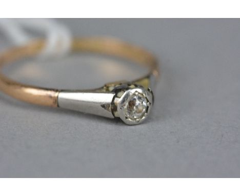A 14CT SOLITAIRE DIAMOND RING, ring size K, approximate weight 1.5 grams
