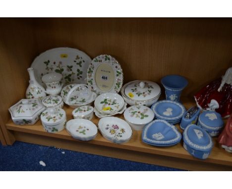A GROUP OF WEDGWOOD TRINKETS, to include blue jasperware lighter and trinkets, 'Wild Strawberry' photo frame, basket and trin