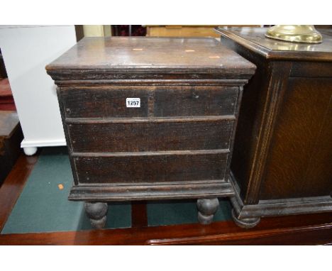 A GEORGIAN OAK COMMODE, with a hinged lid