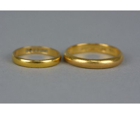 A 22CT GOLD WEDDING BAND, 'D' shaped cross section, plain polished, ring size J1/2, hallmarked 22ct gold, approximate gross w