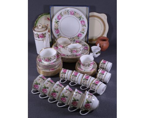ROYAL WORCESTER ROYAL GARDEN DINNER, COFFEE &amp; TEAWARE, a quantity