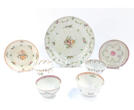 Four late 18thC Newhall porcelain tea bowls, decorated with flowers, two  saucers, and a fluted plate, pattern no N241, 21.5c