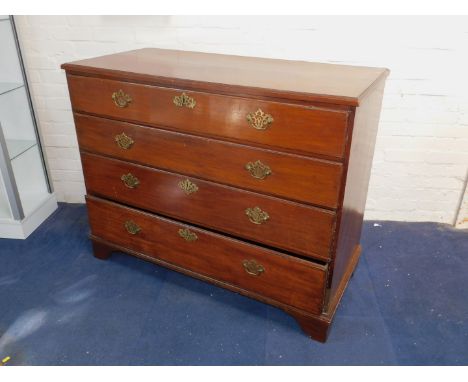 A George III oak chest of drawers, with four long graduated drawers, raised on bracket feet, 99cm H, 123.5cm W, 55.5cm D.