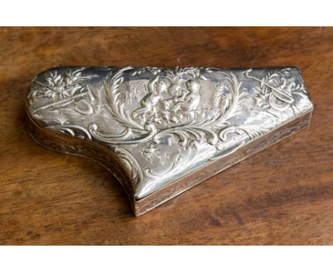 A Dutch silver harp shaped trinket box weighting approx 3.80 ozt/ 118.3 grms having an embossed foliate pattern with cherubs,