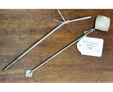 Carrs of Sheffield, a silver swizzle stick together with a silver straw, both stamped Sheffield 2003, approx. 4.30 grams, 1.2