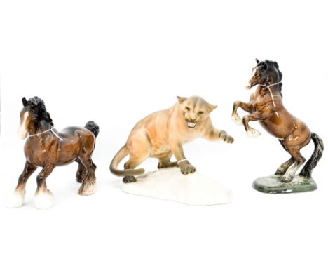 A Beswick mountain lion and two horses (3)