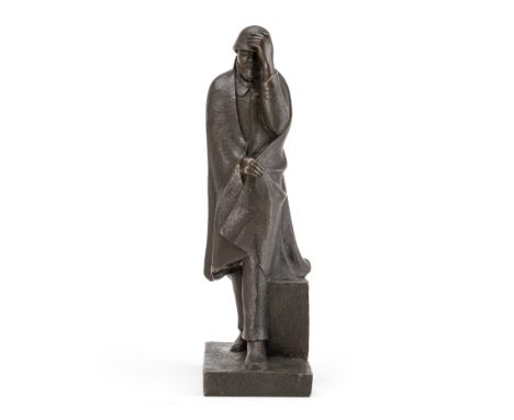 Wanderer im Wind, Bronze, dunkel patiniert, 39 cm x 19 cm x 11 cm, Nachguss der Bronze von 1934, 12/20 nummeriert, im Guss si