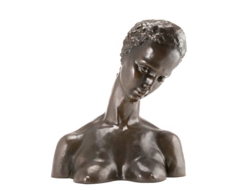 Büste der Knienden, Bronze,, braun patiniert, 43 cm x 37 cm, 21 Nachguss der Bronze von 1912-1914, im Guss signiert, partiell