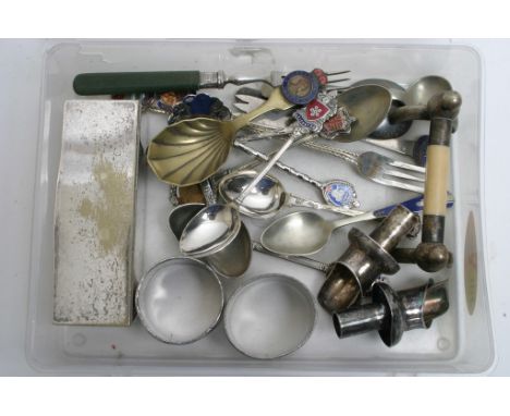 A box of various items including a trinket box, knife and fork rest and napkin rings 