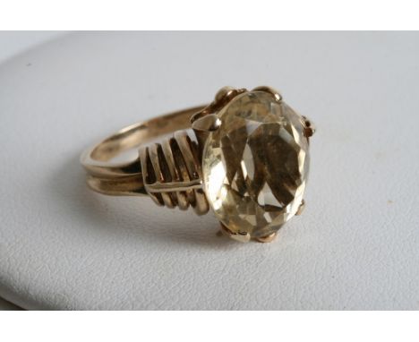 A 9ct gold citrine ring